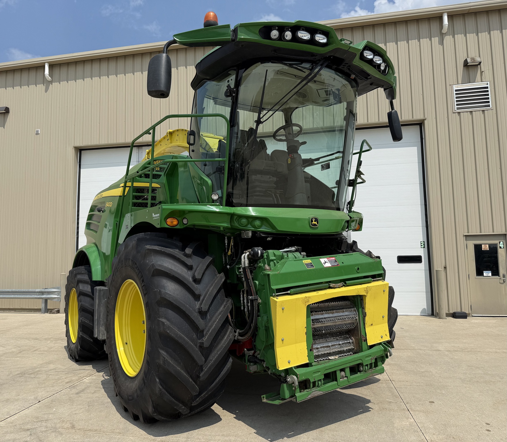 2015 John Deere 8400 Image 1