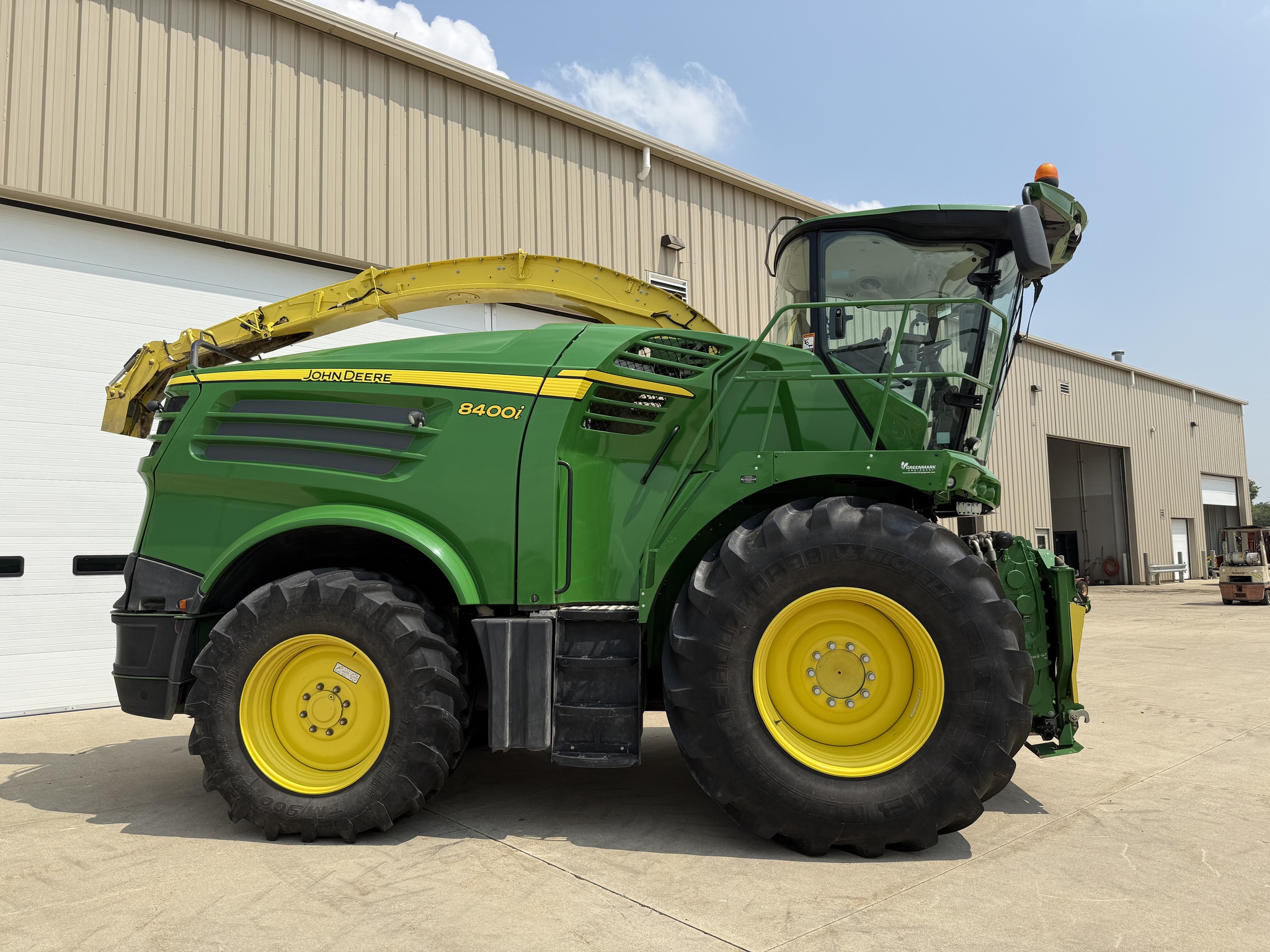 2015 John Deere 8400 Image 2