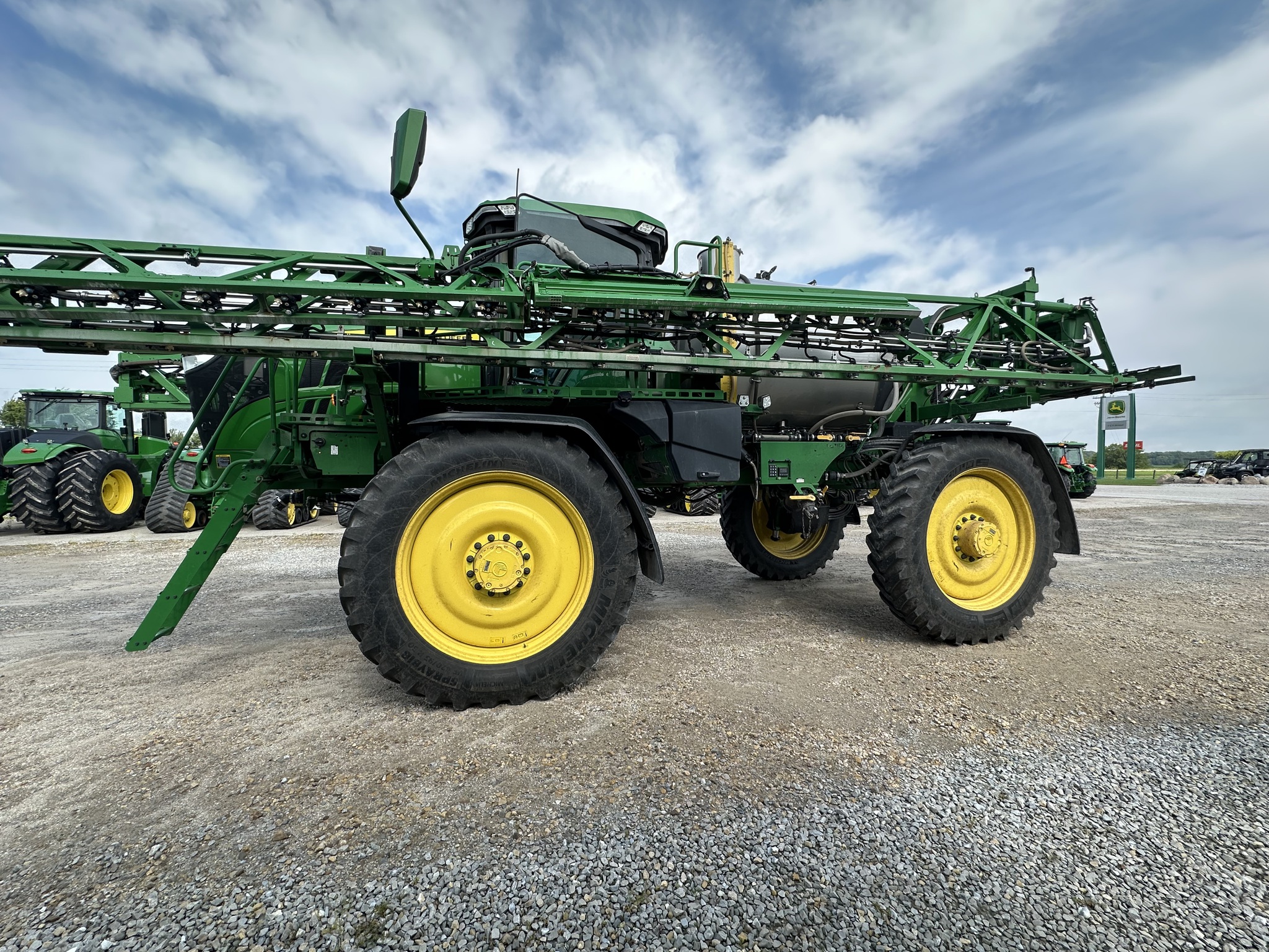 2022 John Deere 616R Image 1