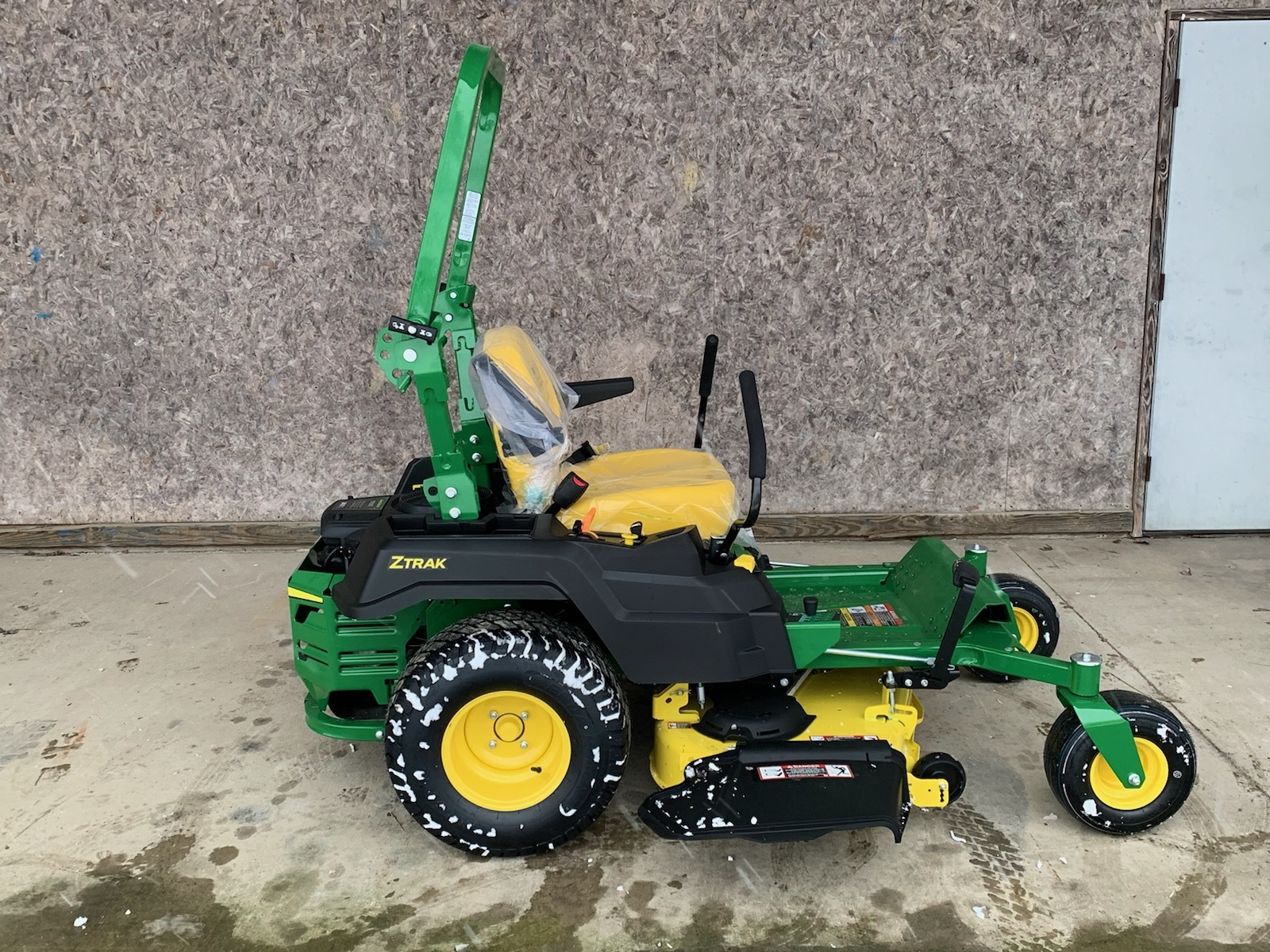 2025 John Deere Z515E Image 3