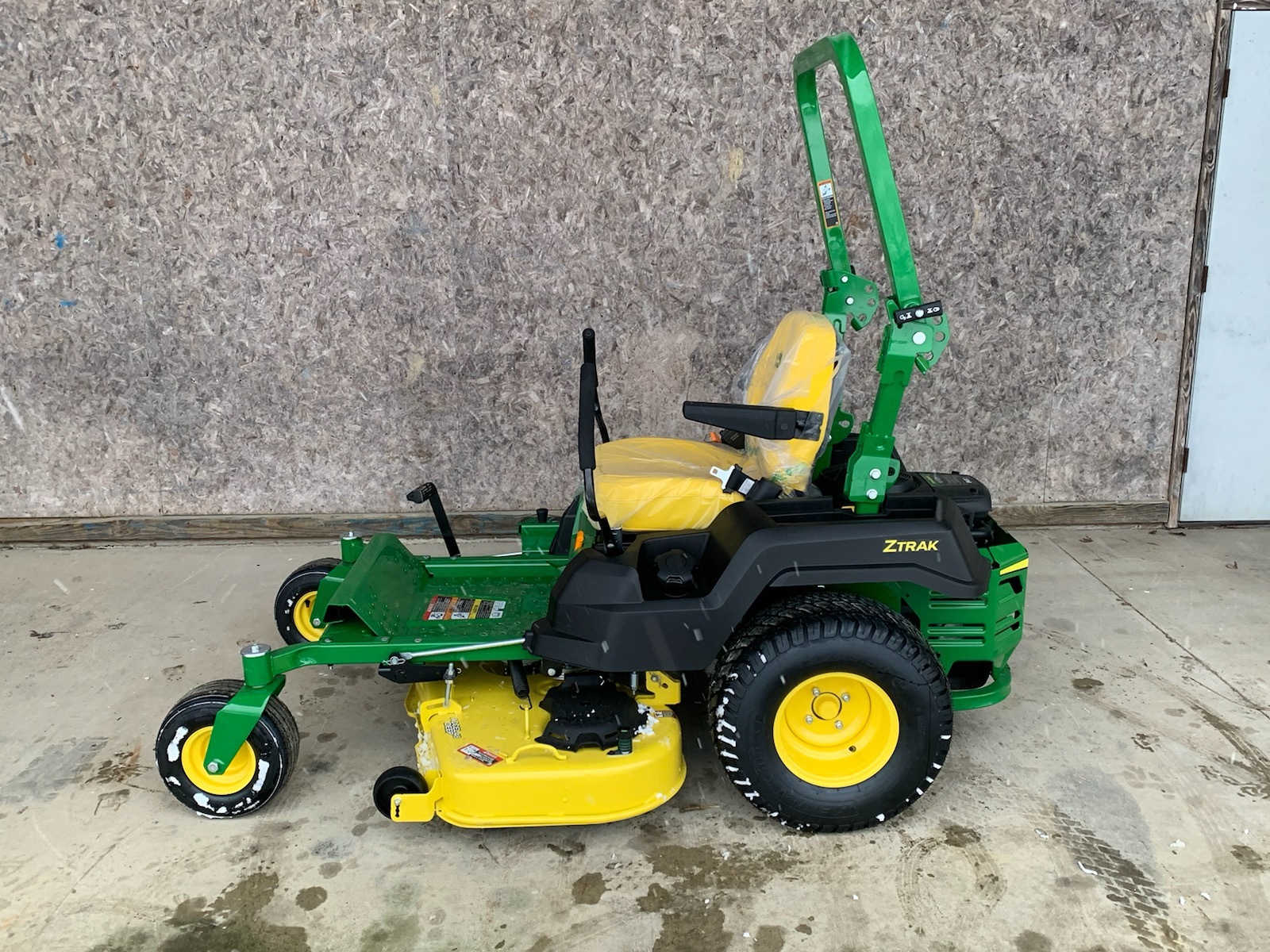 2025 John Deere Z515E Image 2