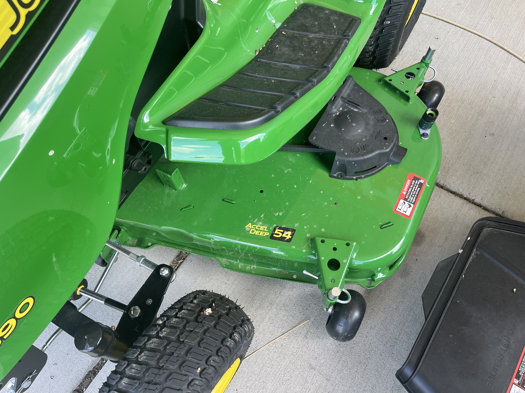 2025 John Deere X390 Image 6