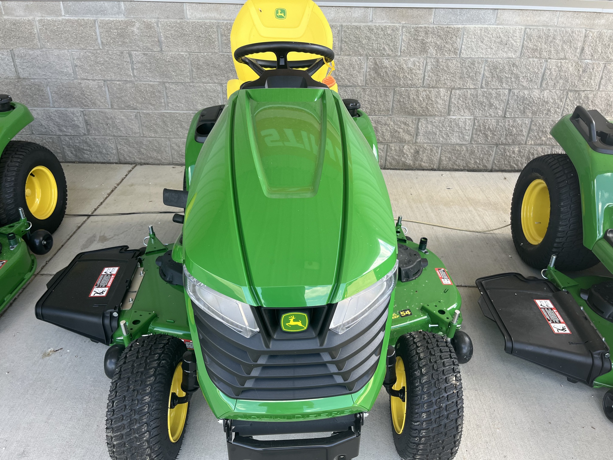 2025 John Deere X390 Image 4