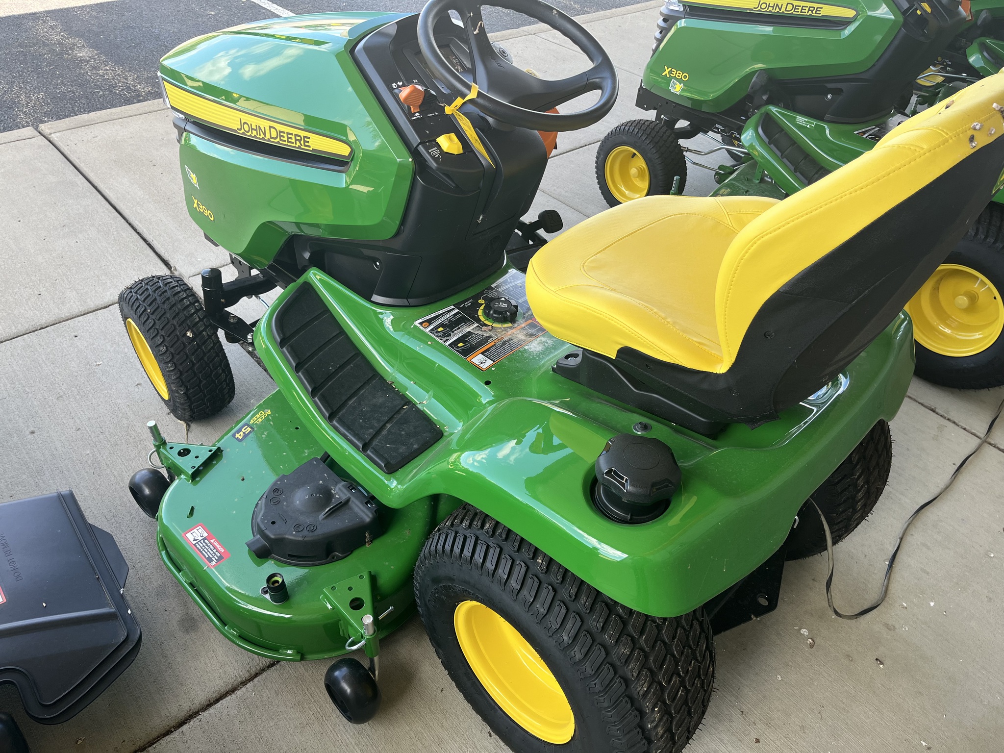 2025 John Deere X390 Image 2