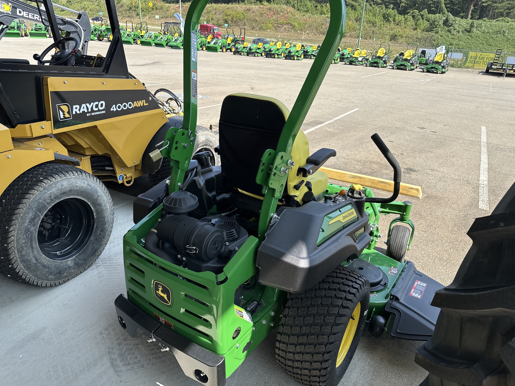 2025 John Deere Z920M Image 2