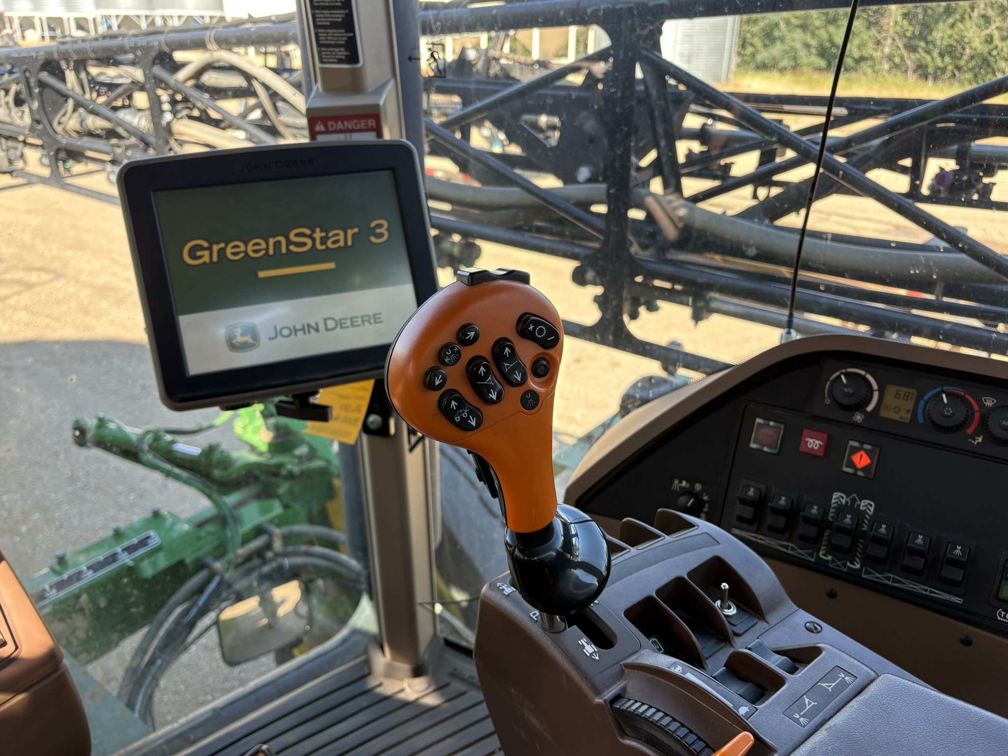 2013 John Deere 4830 Image 8
