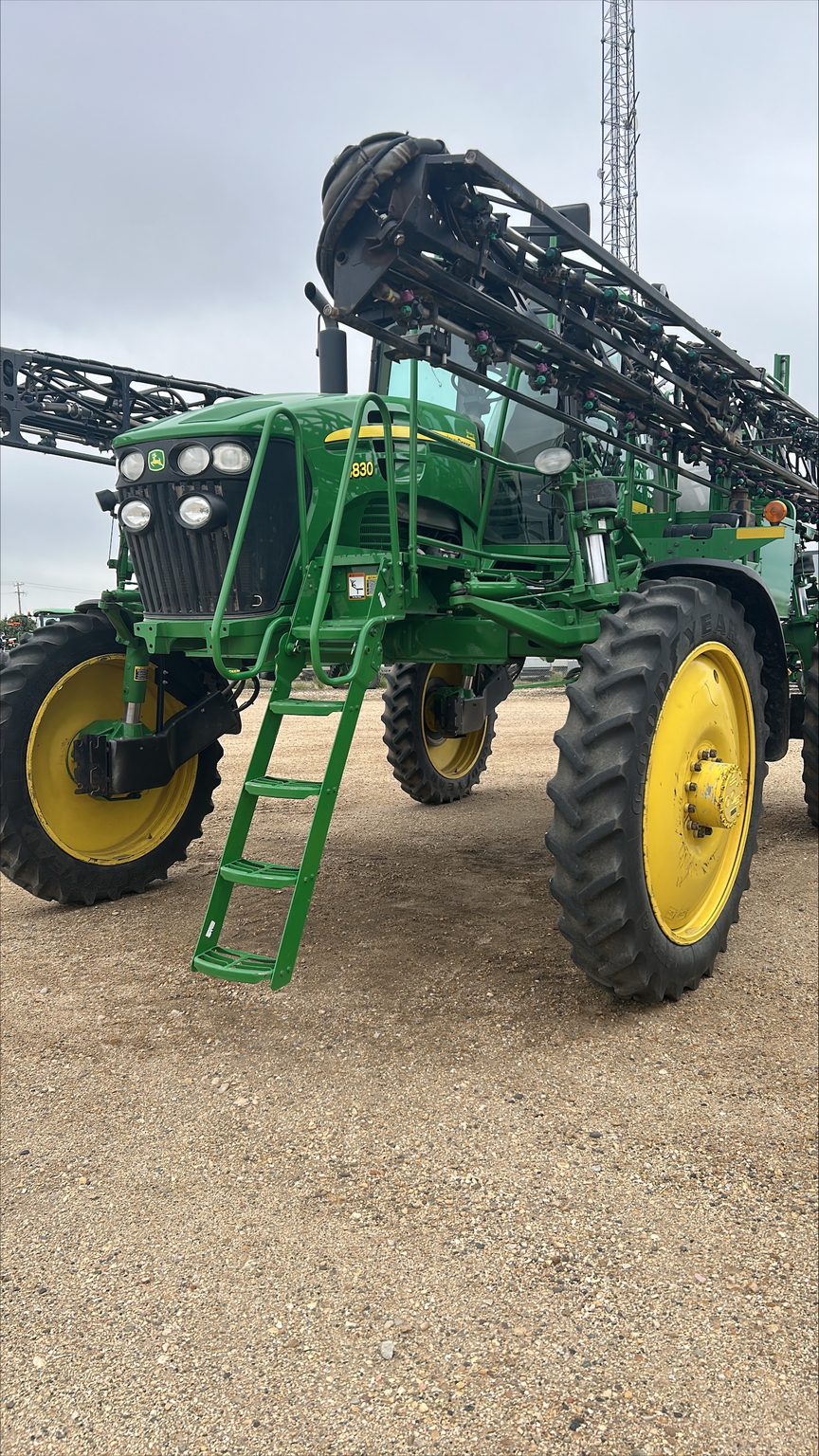2013 John Deere 4830 Image 2