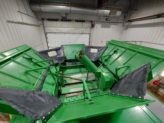 Used 2017 John Deere S690 Combines at Horizon Ag & Turf in Lloydminster, AB - Photo5
