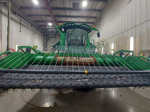 Used 2017 John Deere S690 Combines at Horizon Ag & Turf in Lloydminster, AB - Photo6