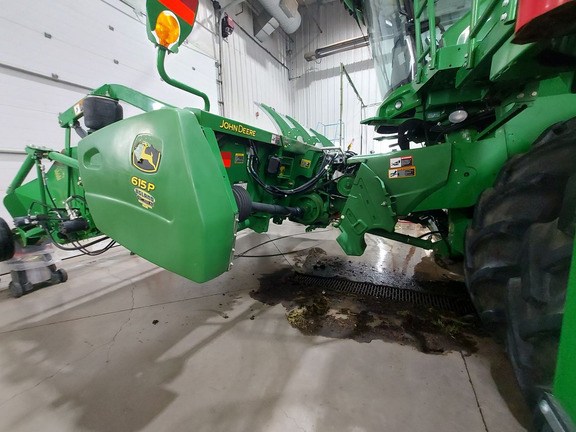 Used 2017 John Deere S690 Combines at Horizon Ag & Turf in Lloydminster, AB - Photo19