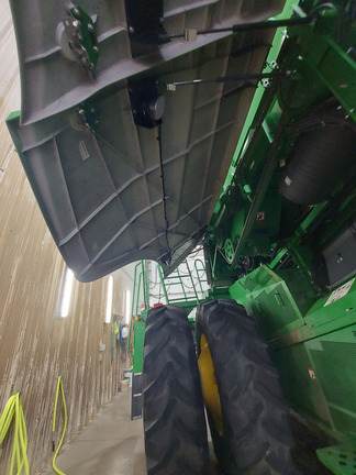 Used 2017 John Deere S690 Combines at Horizon Ag & Turf in Lloydminster, AB - Photo10