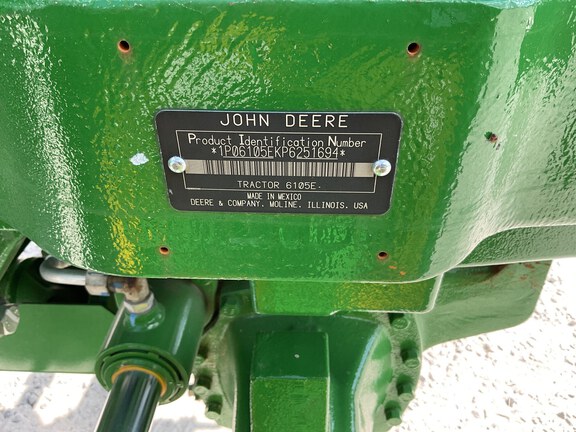 Photo of 2023 John Deere 6105E