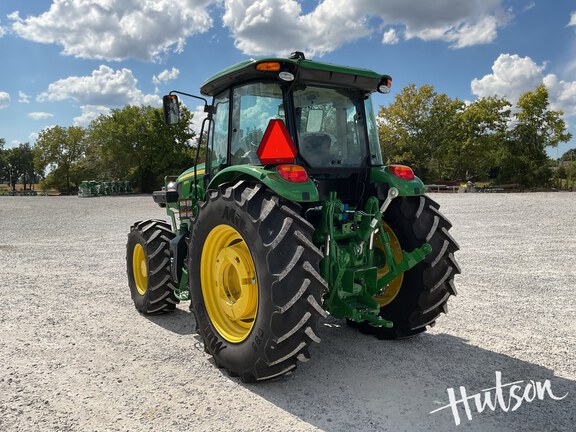 Photo of 2023 John Deere 6105E