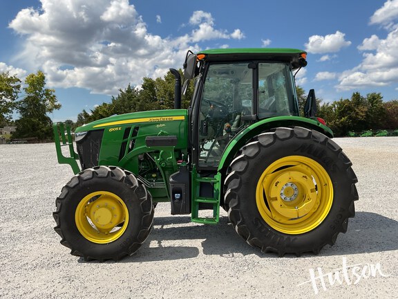 Photo of 2023 John Deere 6105E