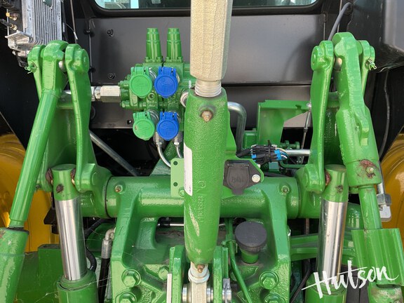 Photo of 2023 John Deere 6105E
