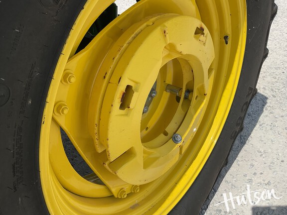 Photo of 2023 John Deere 6105E