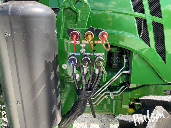 Photo of 2023 John Deere 6105E