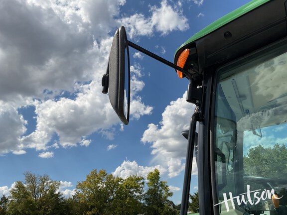 Photo of 2023 John Deere 6105E