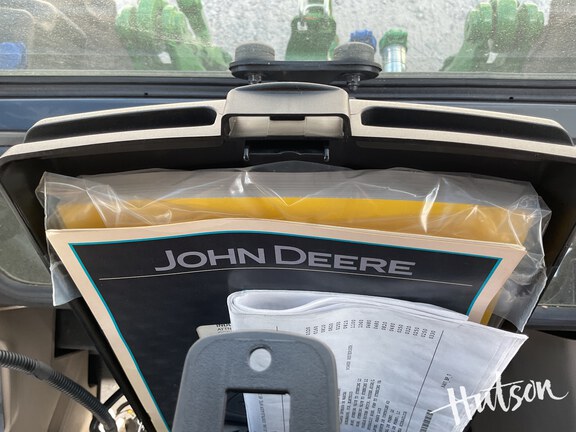Photo of 2023 John Deere 6105E