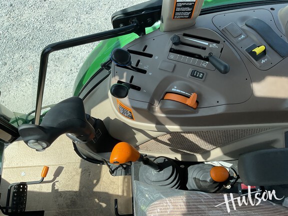 Photo of 2023 John Deere 6105E