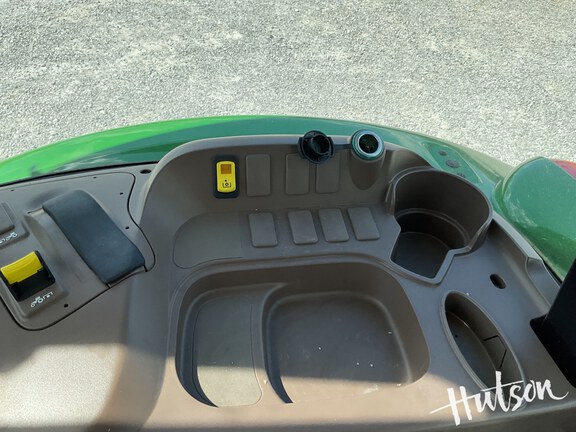 Photo of 2023 John Deere 6105E