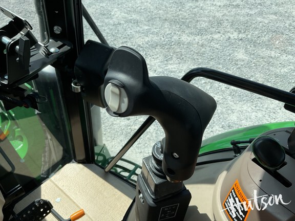 Photo of 2023 John Deere 6105E