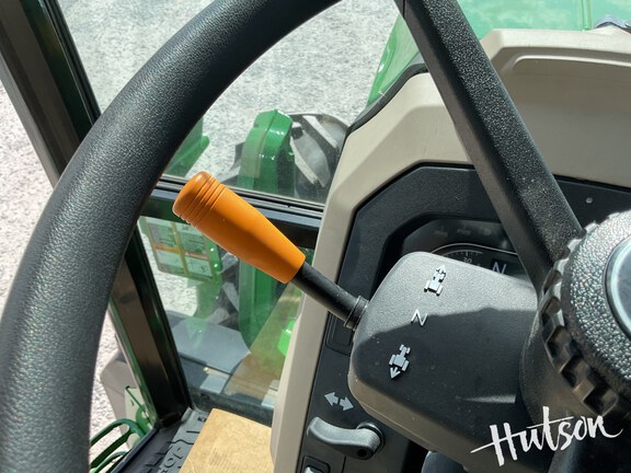 Photo of 2023 John Deere 6105E