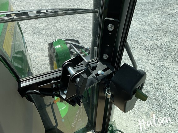 Photo of 2023 John Deere 6105E
