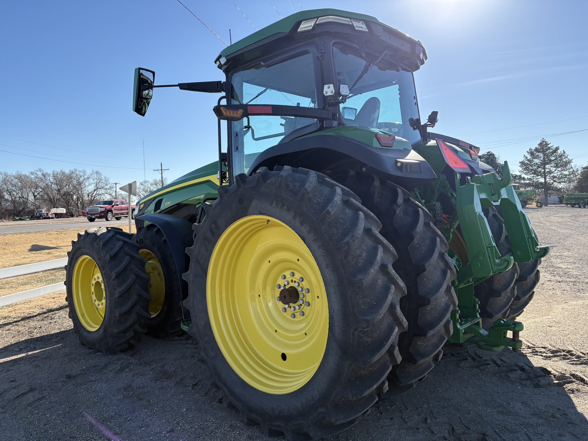 2023 John Deere 8R 370 Image 3
