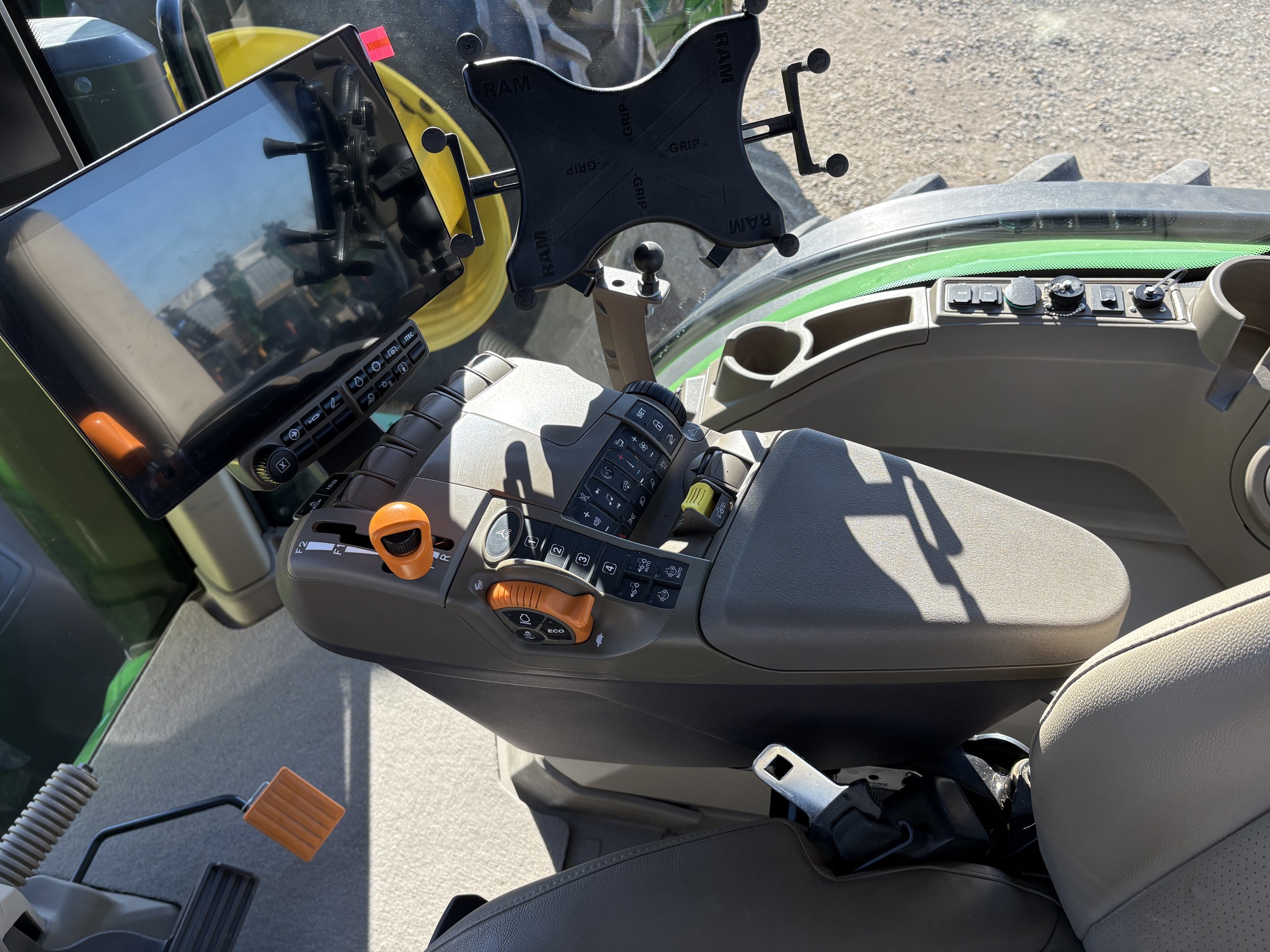 2023 John Deere 8R 370 Image 13