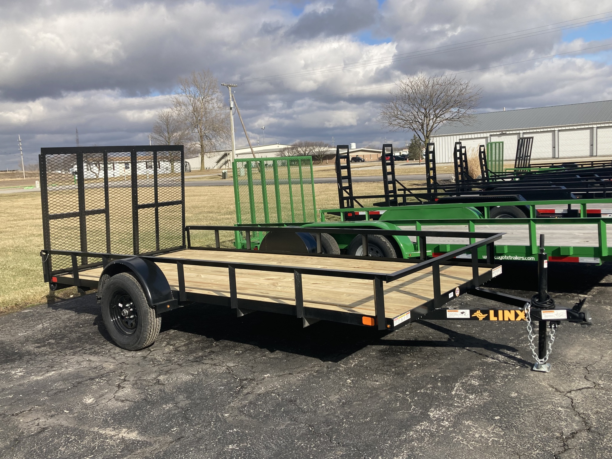 2025 Linx UT357714T 14' DECK Image 1