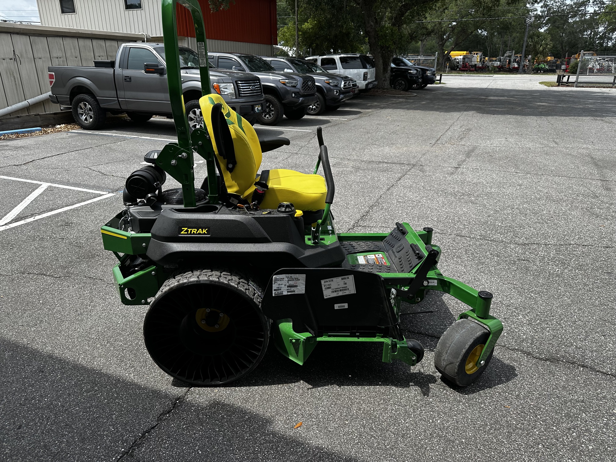 2025 John Deere Z760R Image 3