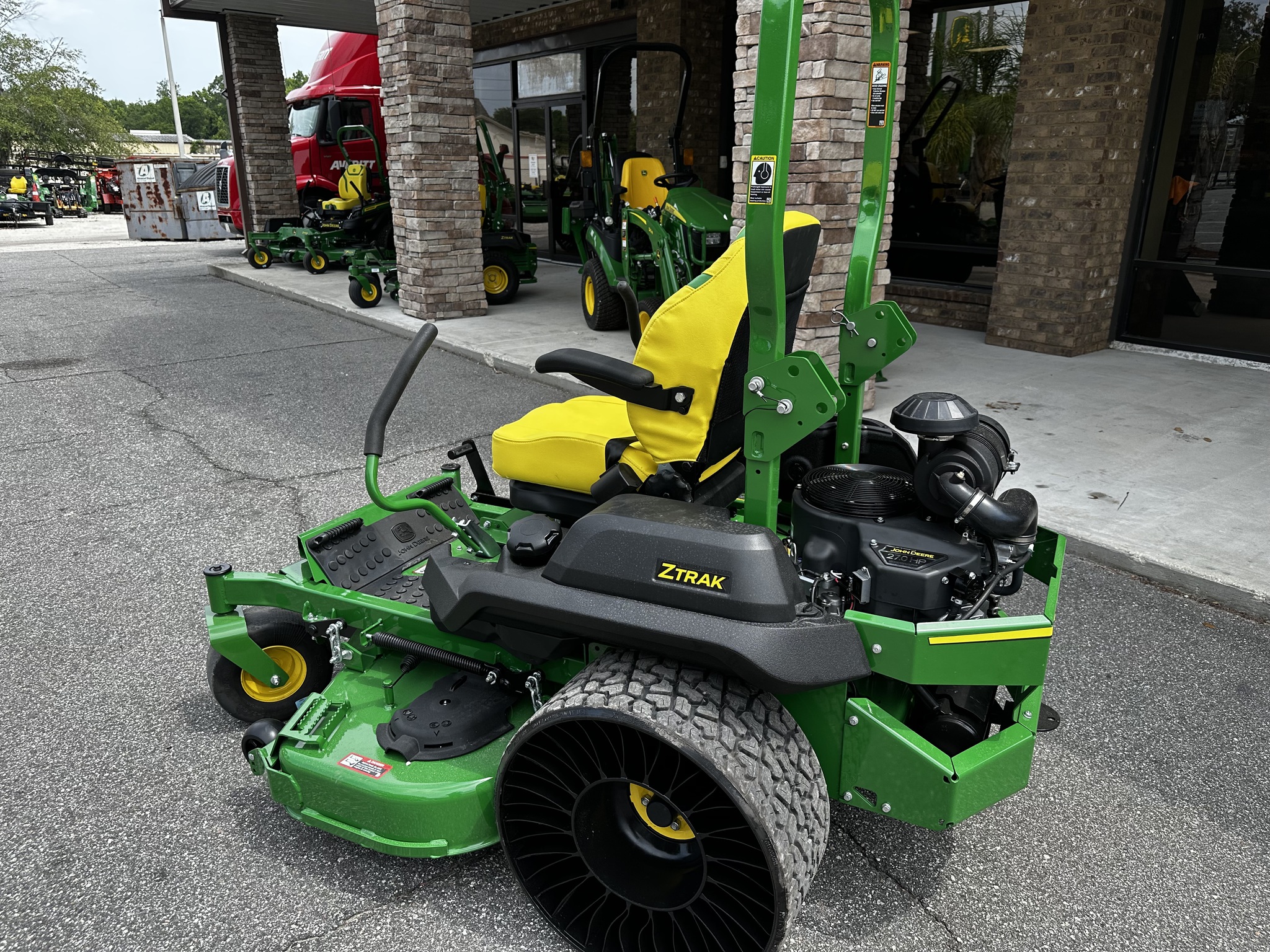 2025 John Deere Z760R Image 5