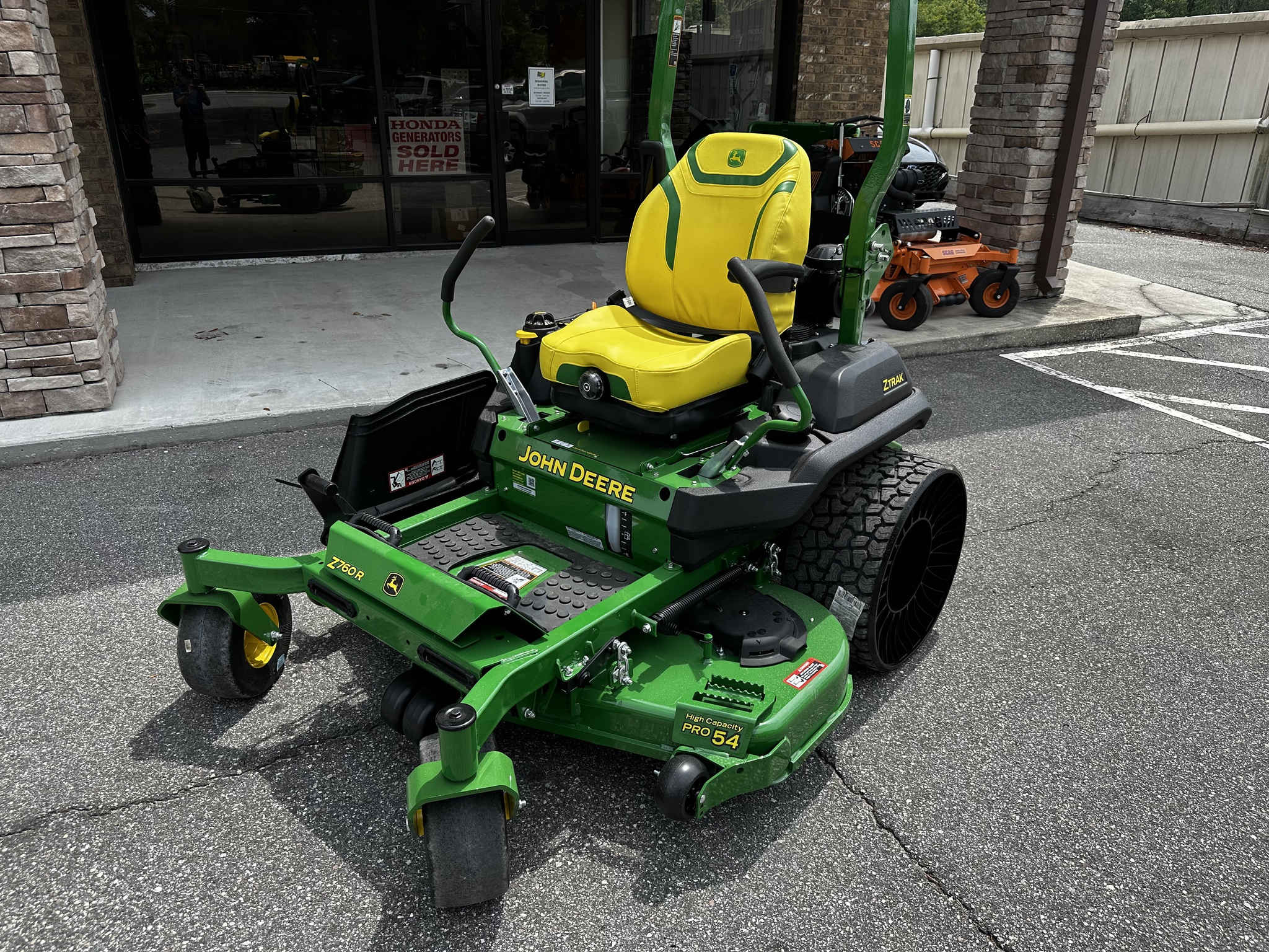 2025 John Deere Z760R Image 1