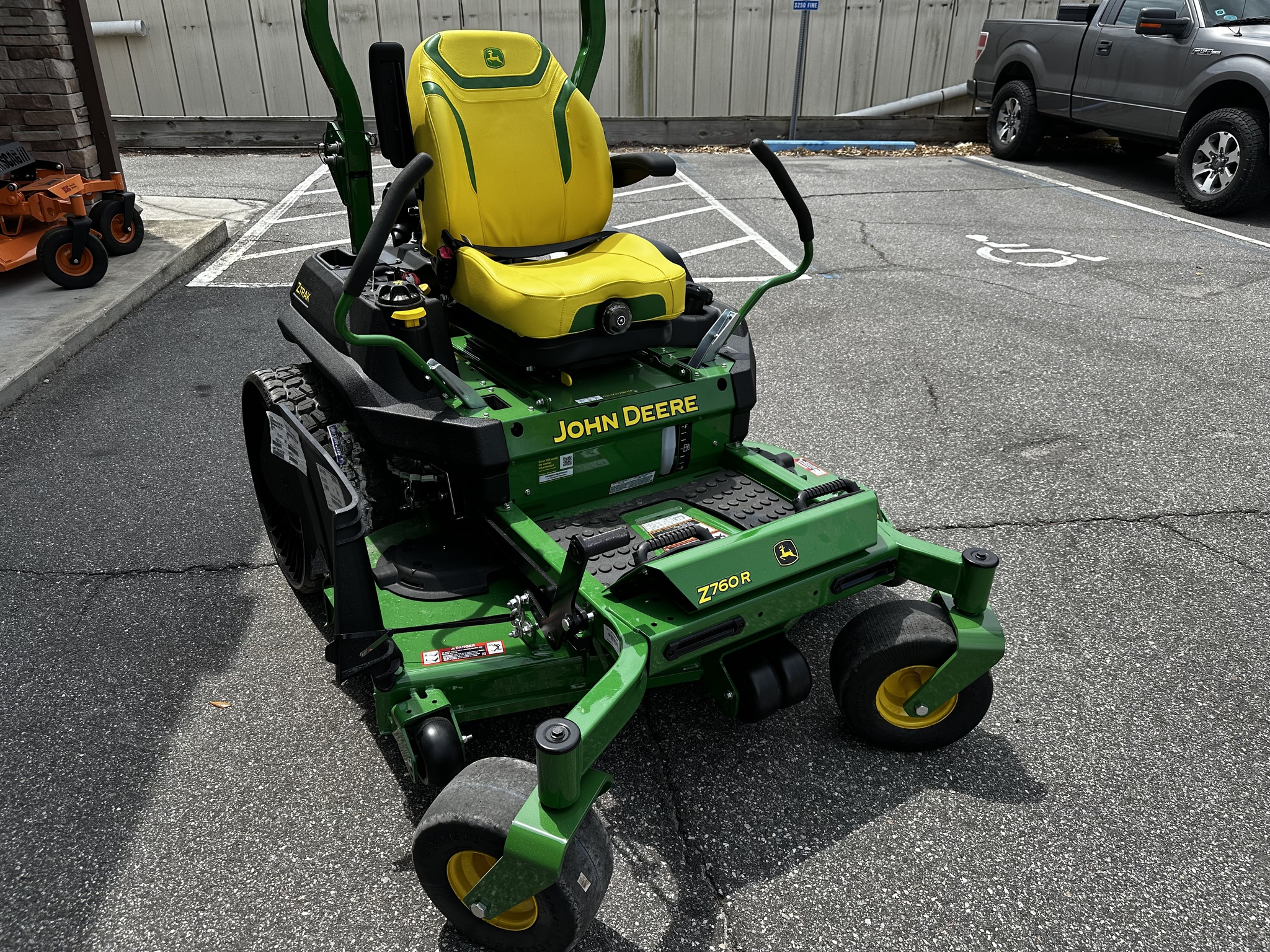 2025 John Deere Z760R Image 2