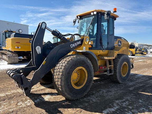 Photo of a 2022 John Deere 544P