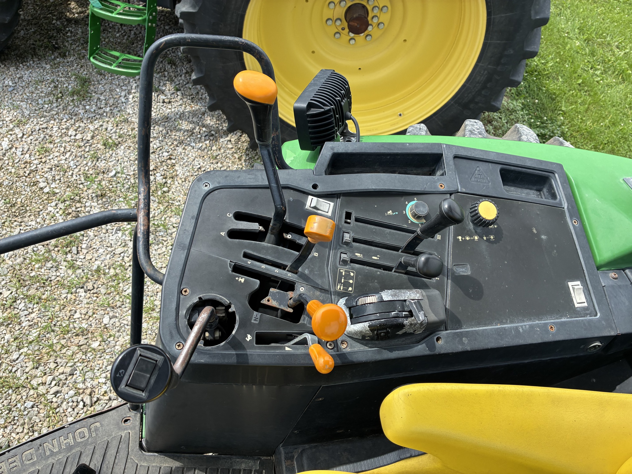 2002 John Deere 7410 Image 11