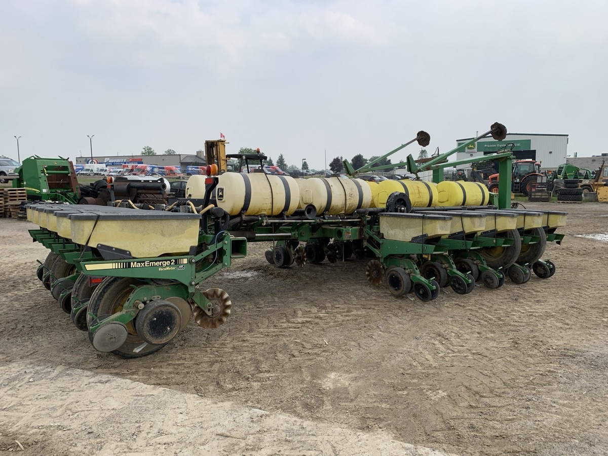 1994 John Deere 7200 Image 3