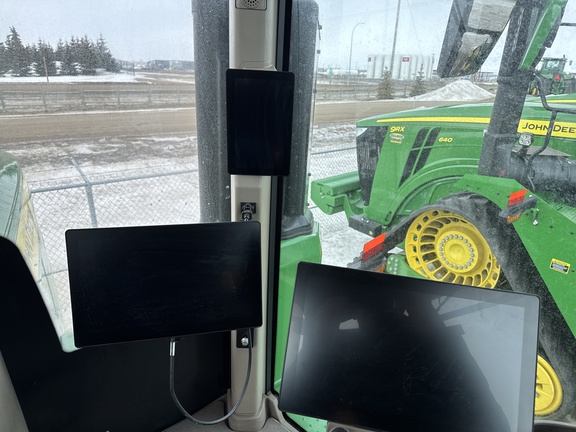 Used 2024 John Deere 9RX 640 Track Tractors at Horizon Ag & Turf in Lloydminster, AB - Photo11