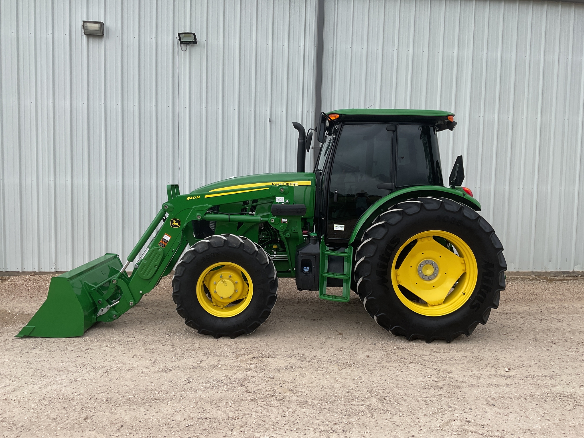 2023 John Deere 6120E Image 1
