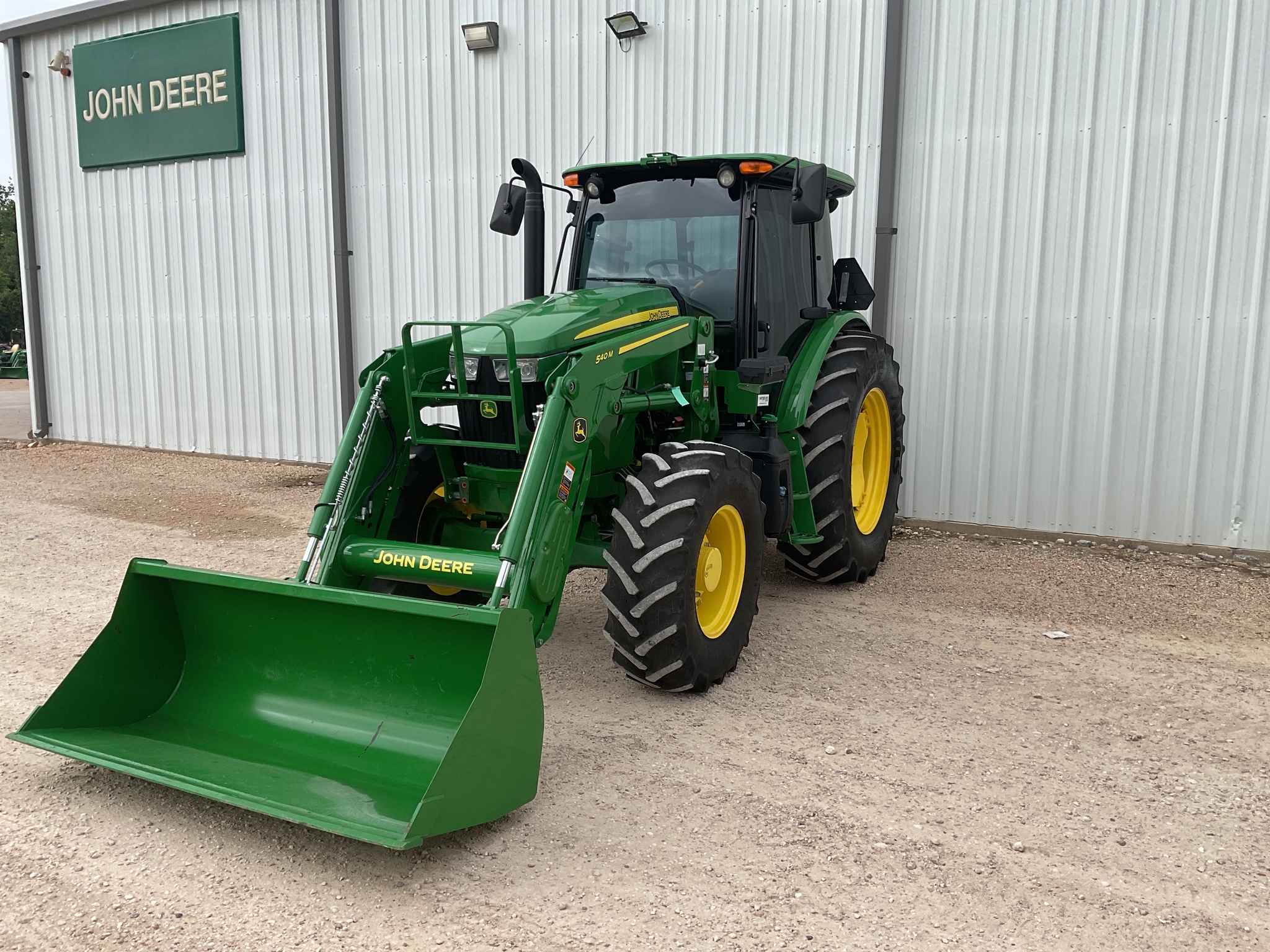 2023 John Deere 6120E Image 3