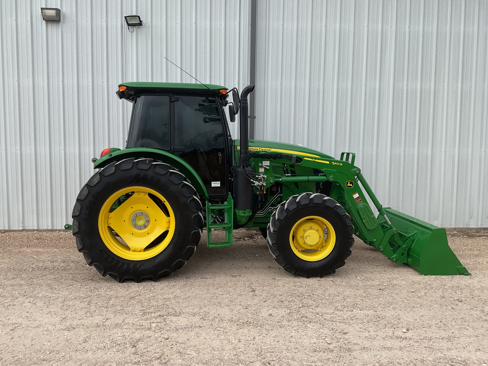 2023 John Deere 6120E Image 7