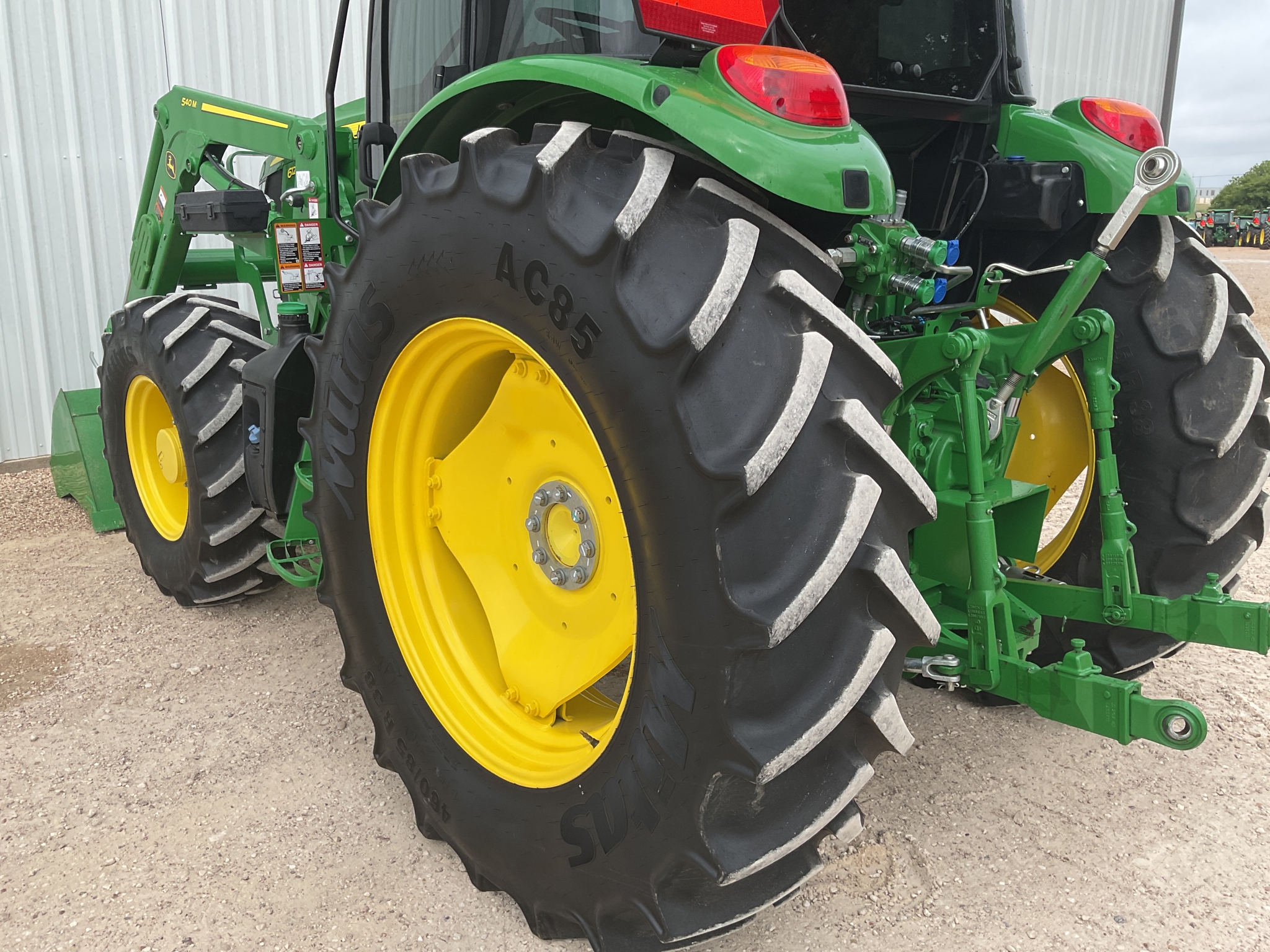 2023 John Deere 6120E Image 21