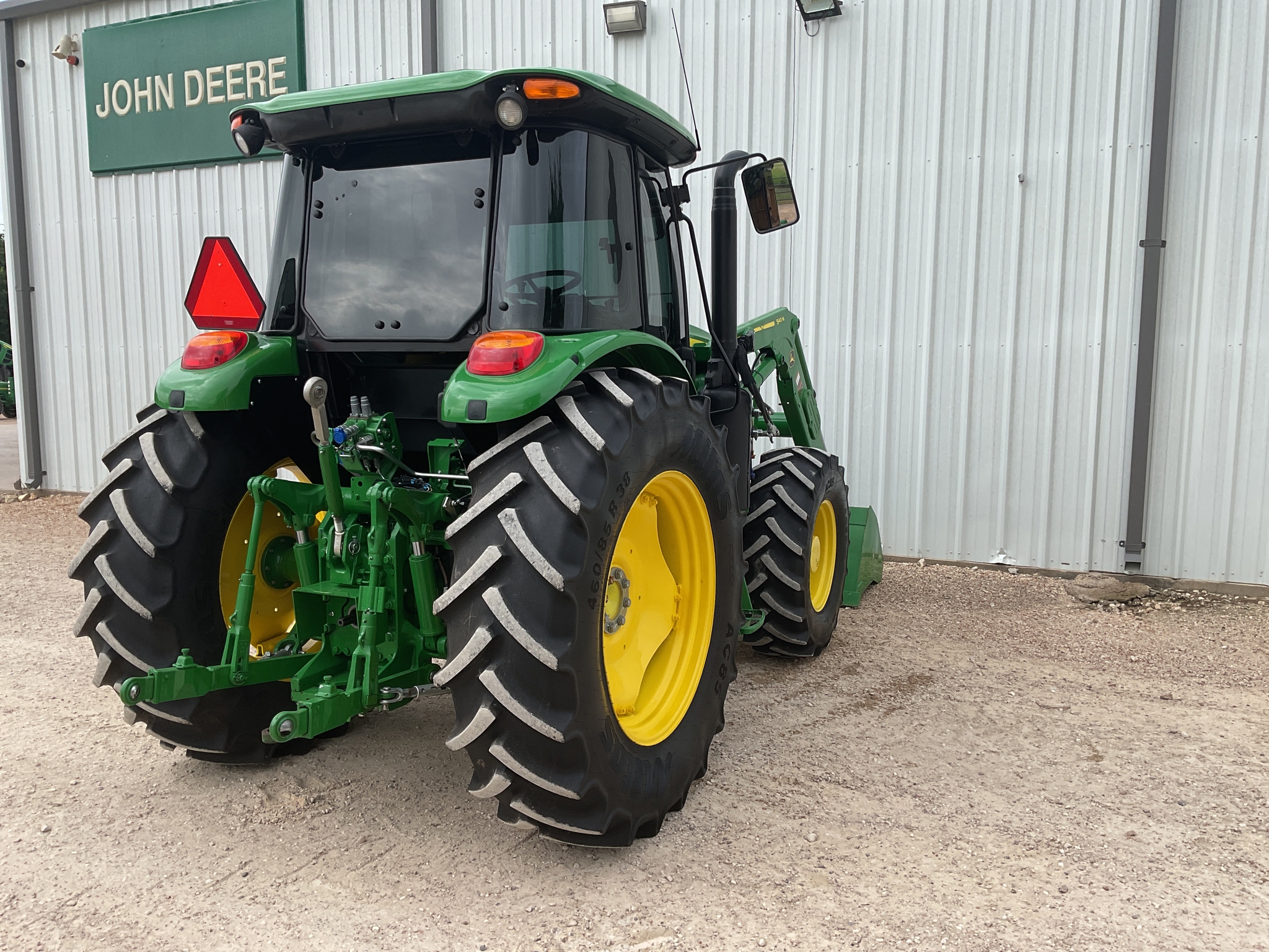 2023 John Deere 6120E Image 9