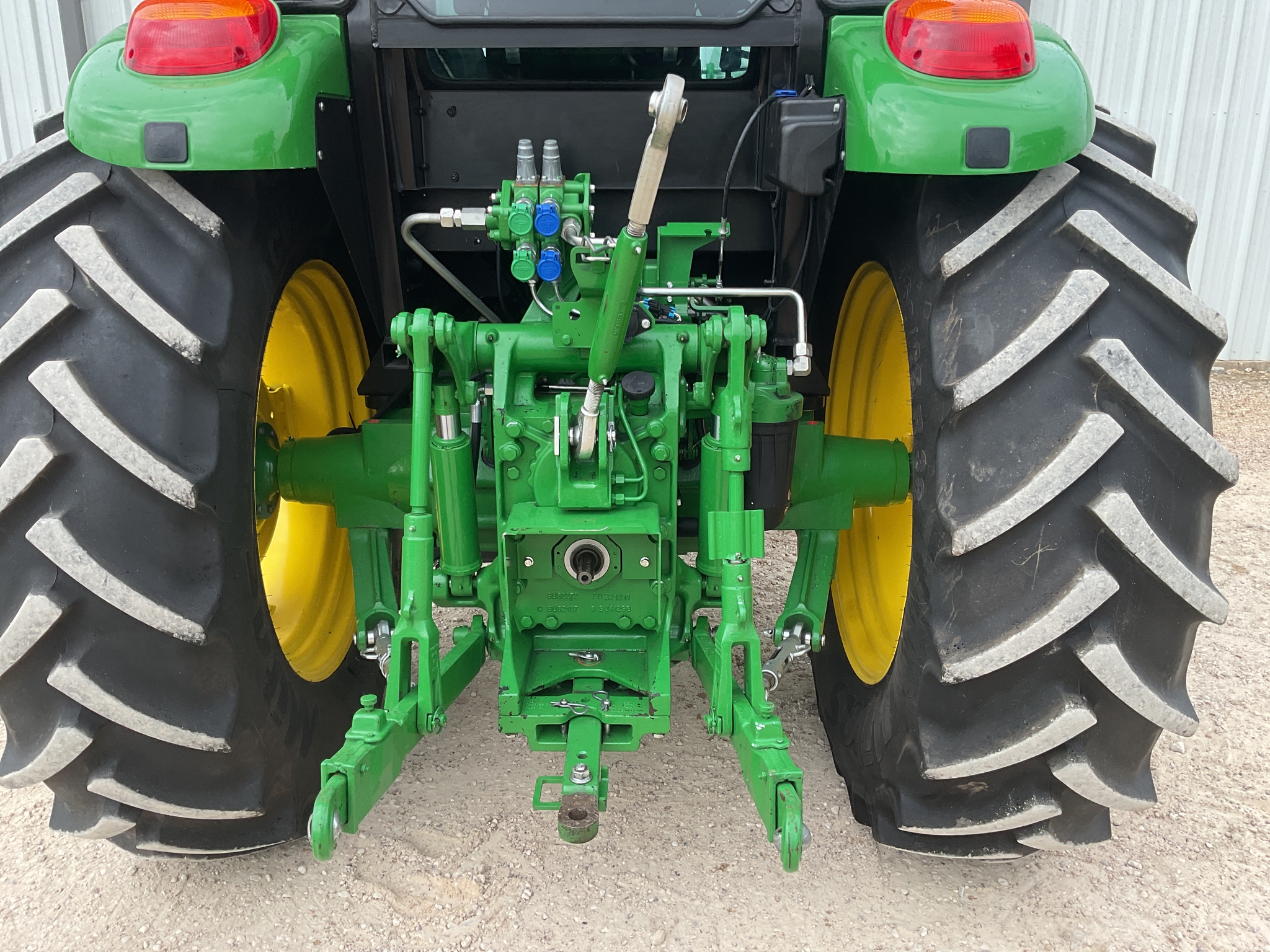 2023 John Deere 6120E Image 20