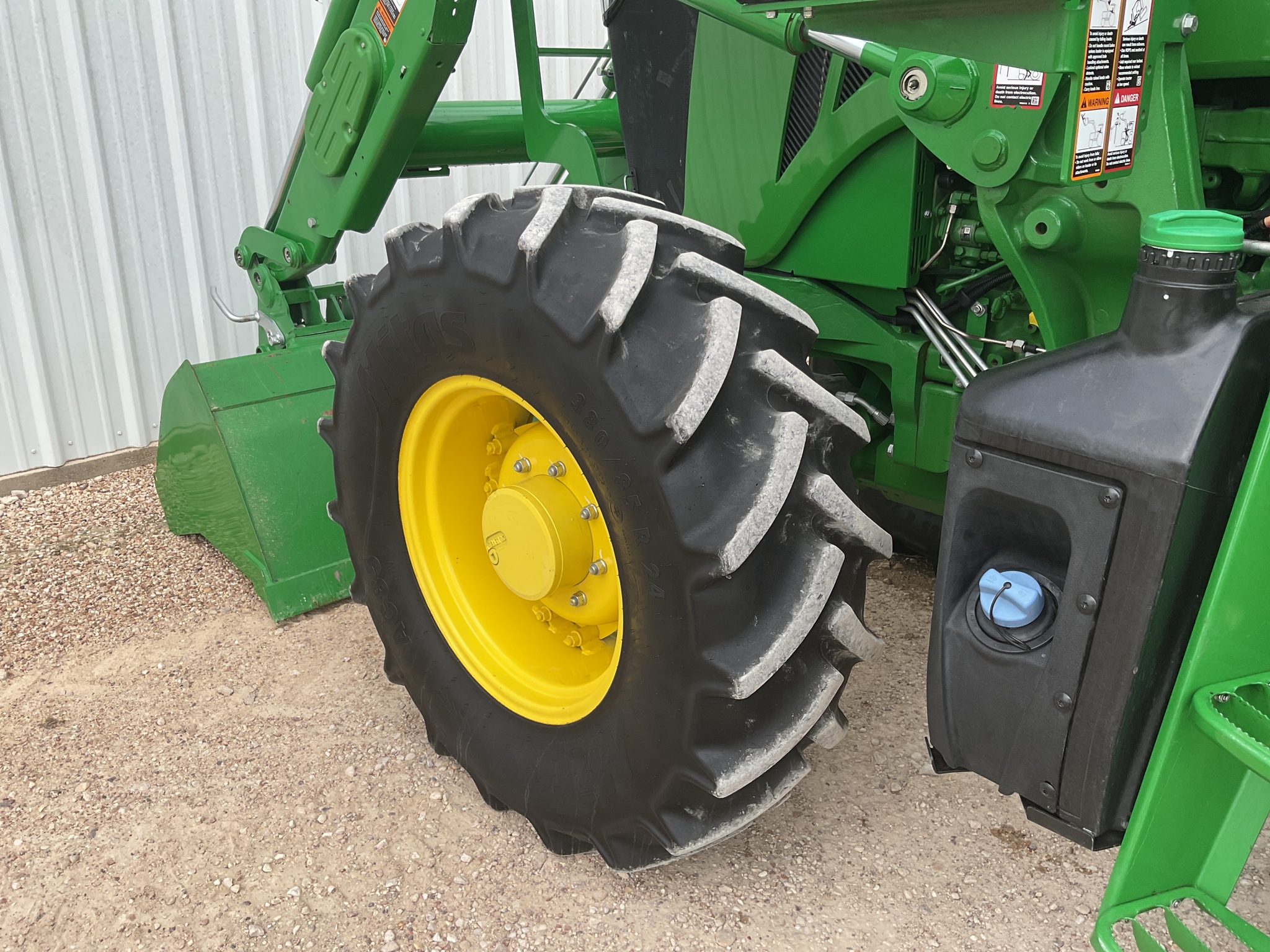 2023 John Deere 6120E Image 23