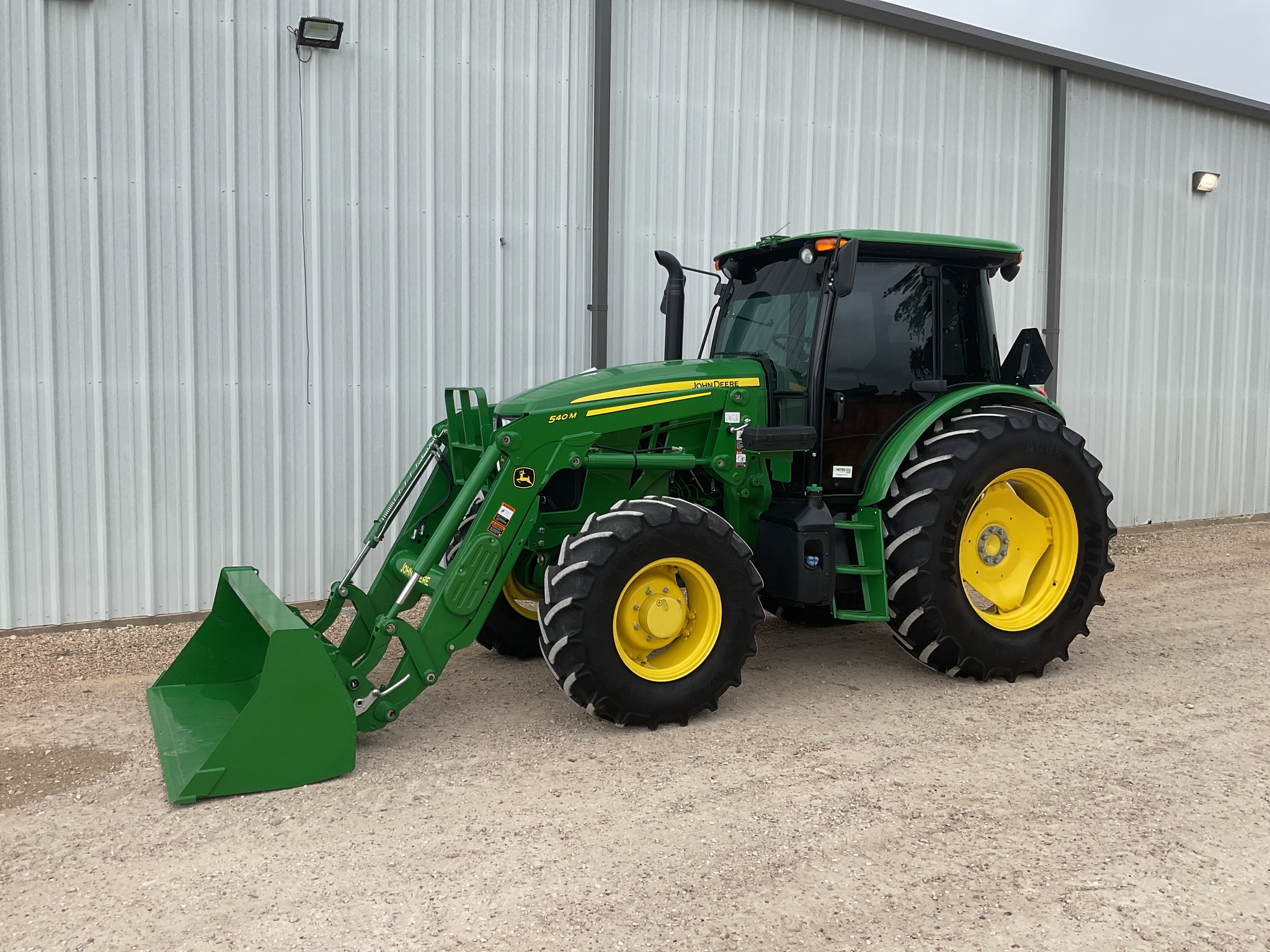 2023 John Deere 6120E Image 2