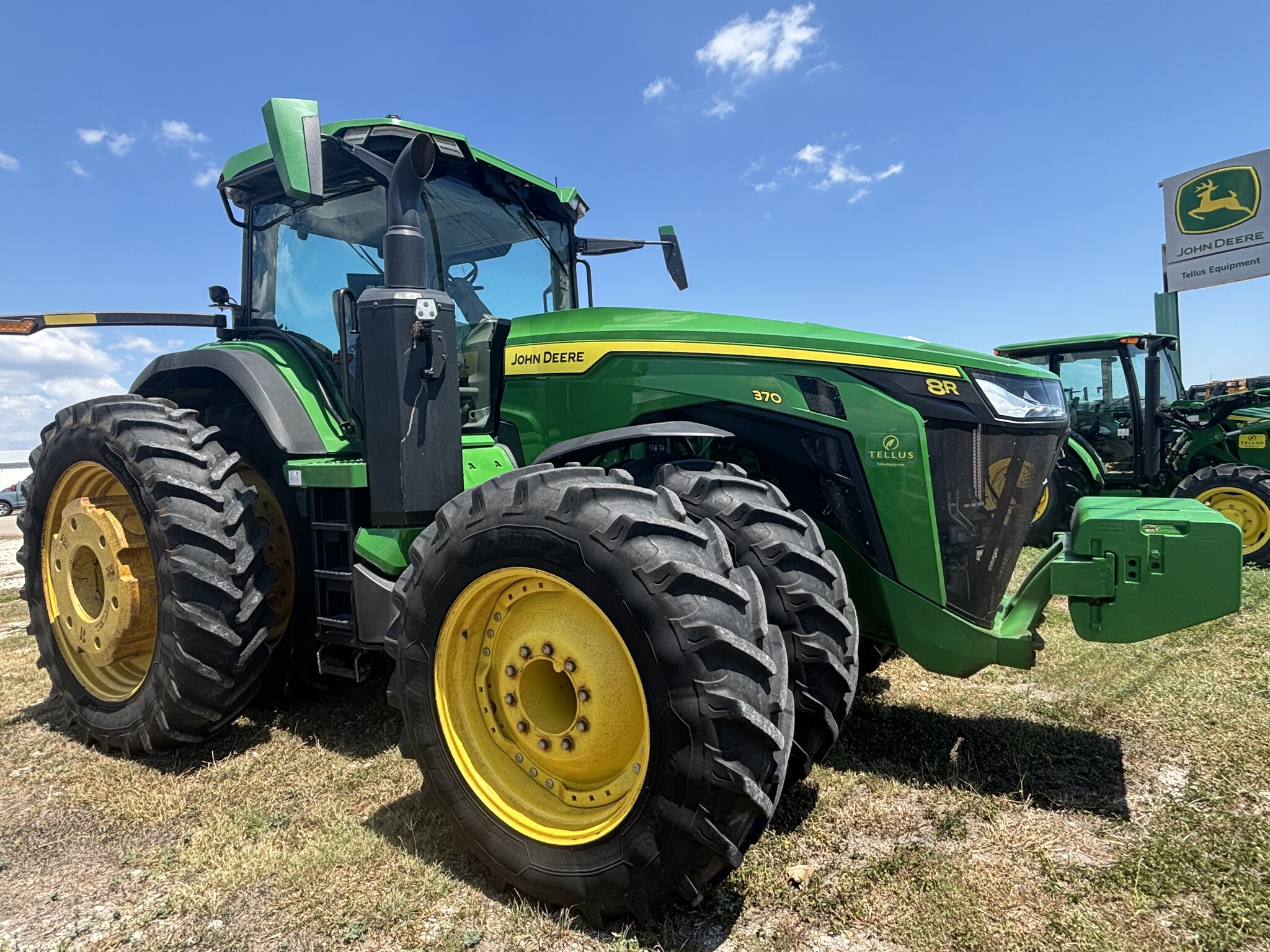 2023 John Deere 8R 370 Image 1