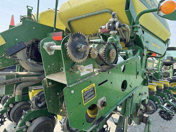 2016 John-Deere 1775NT