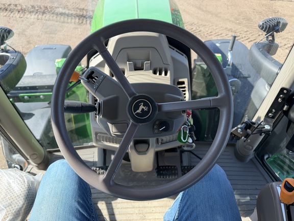 2025 John Deere 6R 175 - Photo31